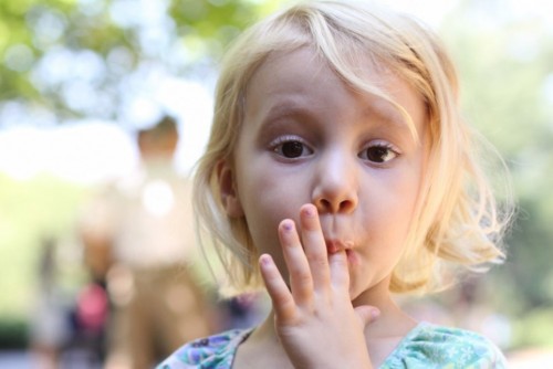 kid-licks-edible-964x644